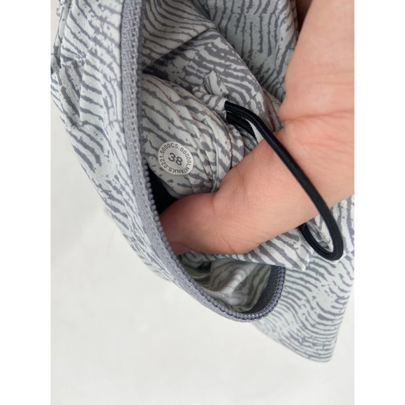 Lululemon Current State 9" Board Shorts in Mono Wave Ocean Air Rhino Grey Sz 38 - Picture 8 of 8